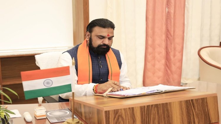 इस वक्त की बड़ी खबरः CM बनते ही सम्राट चौधरी ने जारी किए पांच बड़े निर्देश, जानकर दंग रह जाएंगे आप