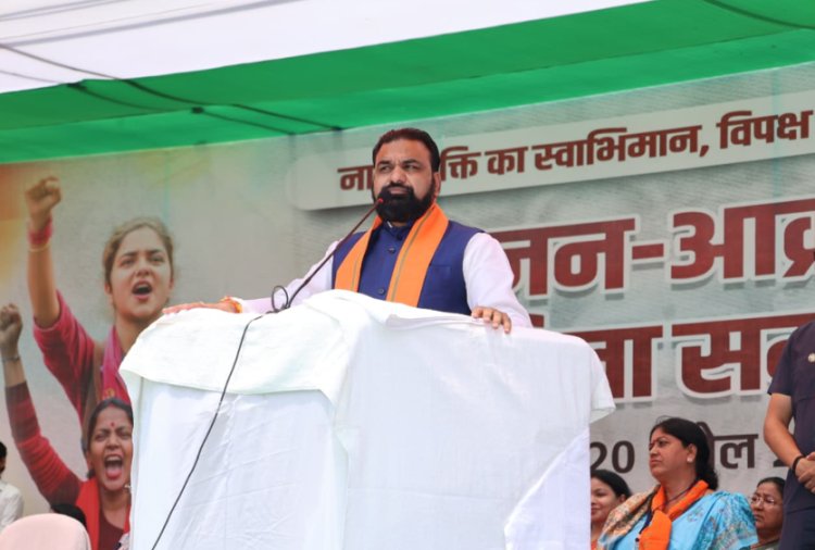 महिला आरक्षण बिल के समर्थन में विपक्ष के खिलाफ सड़कों पर उतरी महिलाएं, गांधी मैदान से सीएम सम्राट चौधरी ने दी सख्त चेतावनी