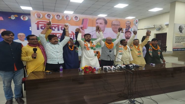 युवा उद्यमी एवं सामाजिक कार्यकर्ता डॉ. पुलकित गर्ग अपने सैकड़ों समर्थकों के साथ कांग्रेस में शामिल