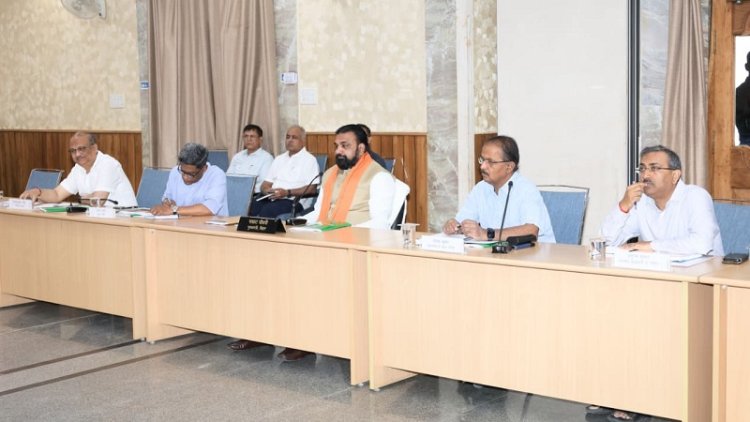 एक्शन में सीएम सम्राट, तीन विभाग की समीक्षा करते हुए अधिकारियों को दिये आवश्यक निर्देश, बोले- काम पूरा कीजिए