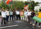 मंत्री मंगल पांडेय के सरकारी आवास पर कार्यकर्ताओं ने मनाया बंगाल जीत का जश्न