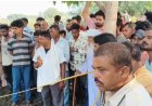 गोपालगंज में पेड़ से लटका मिला युवक का शव, इलाके में मच गई सनसनी, परिजनों ने जताई हत्या की आशंका, मामले की जांच में जुटी पुलिस
