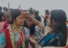 लखीसराय में सुहागिन महिलाओं ने की वट वृक्ष की पूजा, अपने पति की लंबी आयु और परिवार की खुशहाली की कामना की