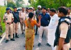 भूमि विवाद दो पक्षों के बीच जमकर मारपीट, बचाने गई पुलिसकर्मियों के साथ मारपीट, तीन पुलिस वाहनों को किया क्षतिग्रस्त