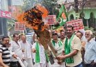 पेट्रोल-डीजल की बढ़ती कीमतों पर विपक्ष का प्रदर्शन, PM मोदी और हरदीप सिंह पुरी का पुतला दहन