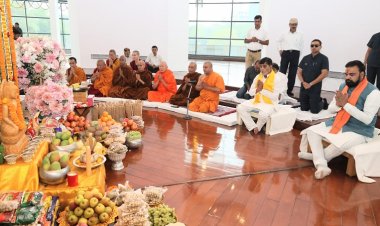बुद्ध पूर्णिमा के पावन अवसर पर आयोजित कार्यक्रम में शामिल हुये मुख्यमंत्री