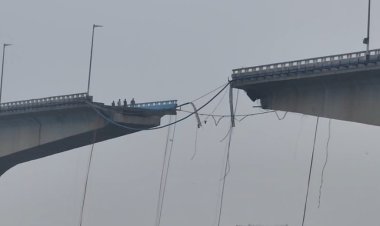 बिहार में गंगा में समाया विक्रमशिला सेतु का 133 नंबर पिलर, टूट गया राजधानी से उत्तर बिहार का संपर्क,  नाव ही सहारा,  वाहनों की आवाजाही पर रोक