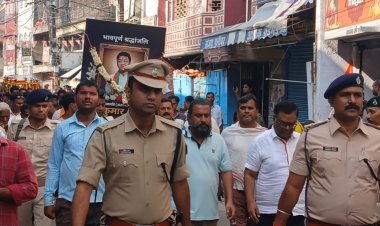 नम आंखों से विदाईः चेयरमैन राजकुमार गुड्डू के अंतिम यात्रा में हजारों लोग हुए शामिल , बेटे ने दी मुखाग्नि