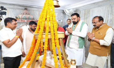 मुख्यमंत्री ने खाजपुरा स्थित शिव मंदिर में पूजा-अर्चना कर राज्य की सुख, शांति एवं समृद्धि की कामना की