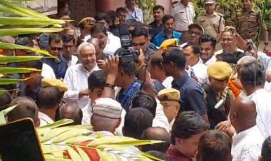 अभी-अभी पूर्व मुख्यमंत्री नीतीश कुमार अचानक से सीतामढ़ी पहुंचे