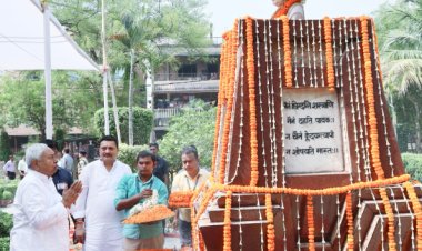 पूर्व सीएम नीतीश कुमार पहुंचे मंजू सिन्हा पार्क, अपनी पत्नी की पुण्यतिथि पर दी श्रद्धांजलि, स्वास्थ्य मंत्री ने भी किया नमन, कल्याण विगहा में भी किया याद