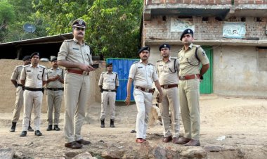 नवादा में पुलिस पर हमले के बाद एक्शन मोड में मगध रेंज के आईजी विकास वैभव, बोले- किसी भी कीमत पर दोषियों को बख्शा नहीं जाएगा