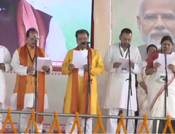 बिहार में सम्राट मंत्रिमंडल का विस्तार, निशांत समेत 32 मंत्रियों ने ली शपथ, PM मोदी और पूर्व सीएम नीतीश कुमार रहे मौजूद