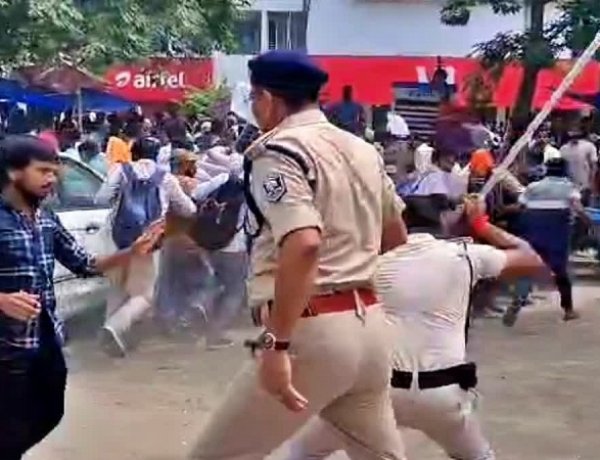 TRE-4 लाठीचार्ज के खिलाफ सम्राट चौधरी का पुतला दहन