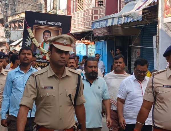 नम आंखों से विदाईः चेयरमैन राजकुमार गुड्डू के अंतिम यात्रा में हजारों लोग हुए शामिल , बेटे ने दी मुखाग्नि