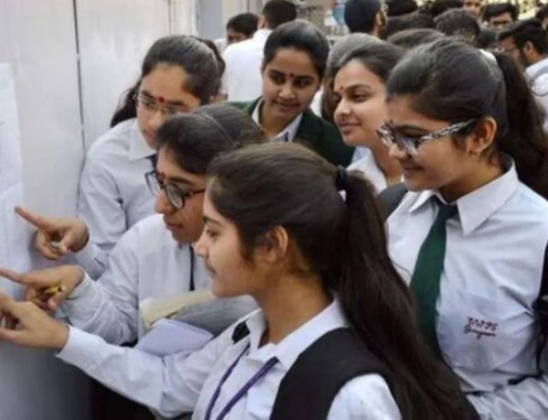 CBSE 12वीं के नतीजे घोषित, लड़कियों ने फिर मारी बाजी, यहां करें चेक