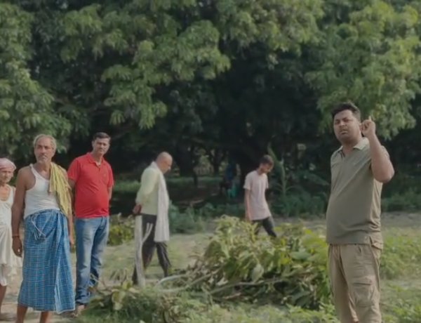 समस्तीपुर के बथुआ में डेढ़ बीघा जमीन में लगे आम के हरे-भरे पेड़ को बदमाशों ने काटा, पांच वर्षों के मेहनत पर फिरा पानी