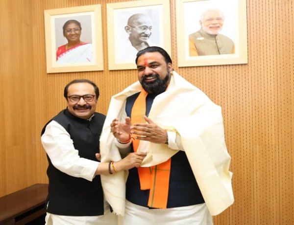 बिहार के सभी महान विभूतियों का जन्मस्थली आदर्श ग्राम के रूप में विकसित हो: विवेक ठाकुर