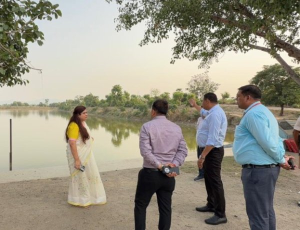 औरंगाबाद के जिला पदाधिकारी अभिलाषा शर्मा ने किया उमंगेश्वरी तालाब का निरीक्षण, योजना पदाधिकारी को दिया ये आदेश