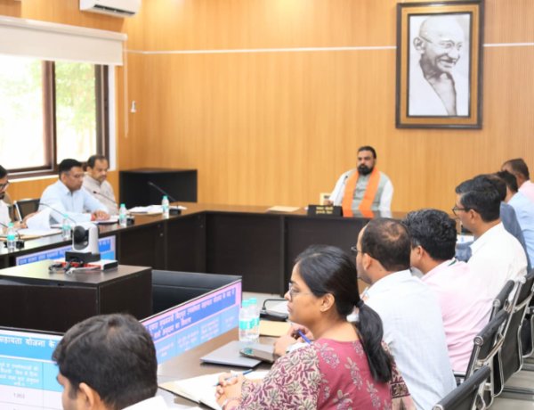 सीएम सम्राट चौधरी ने की ऊर्जा विभाग की समीक्षा बैठक, छतों पर सोलर प्लेट लगाने के लिए उपभोक्ताओं को प्रोत्साहित करेगी सरकार
