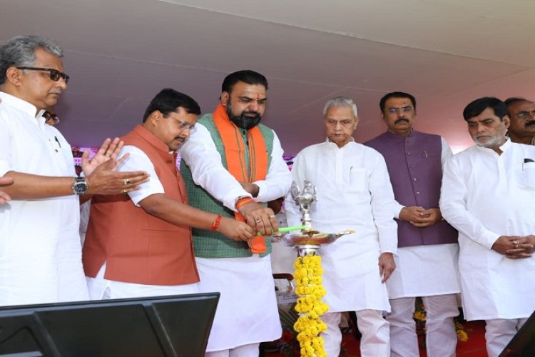पटना में नवीन सिन्हा पथ का नामकरण एवं उद्घाटन करते हुए सीएम सम्राट चौधरी, बिहार सरकार के कई मंत्री सहित भाजपा के राष्ट्रीय अध्यक्ष नितिन नवीन मौजूद