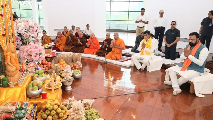 बुद्ध पूर्णिमा के पावन अवसर पर आयोजित कार्यक्रम में शामिल हुये मुख्यमंत्री