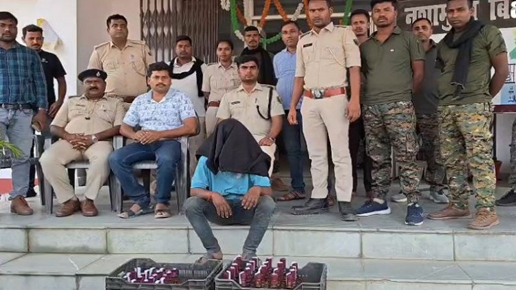 ऑटो की सीट पर पैसेंजर, सीट के नीचे 48 बोतल अंग्रेजी शराब, जांच में तस्कर गिरफ्तार