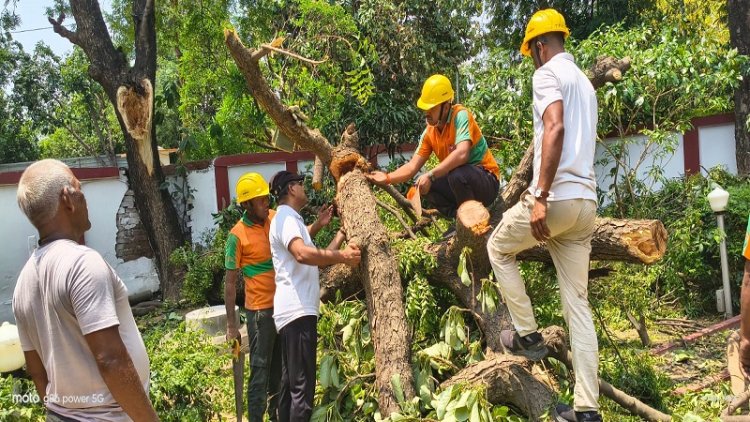 पटना सहित अन्य जिलों में आए तेज आंधी-तूफान के मद्देनज़र राहत एवं बचाव कार्य युद्धस्तर पर निरंतर जारी
