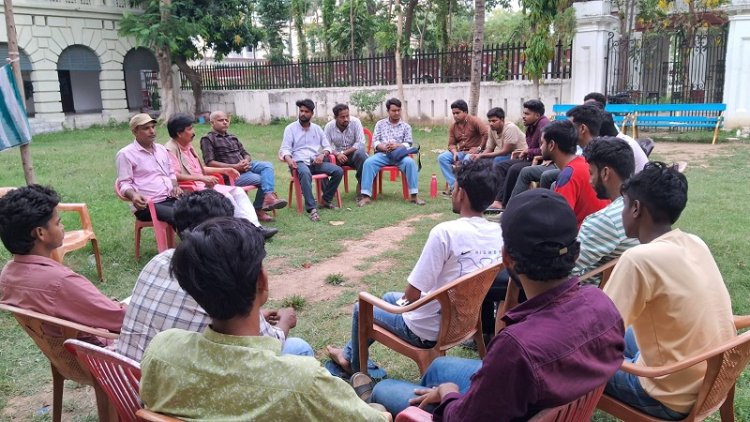 इक़बाल और नदवी छात्रावास के छात्रों को जानबूझकर निशाना बना रहा प्रशासन