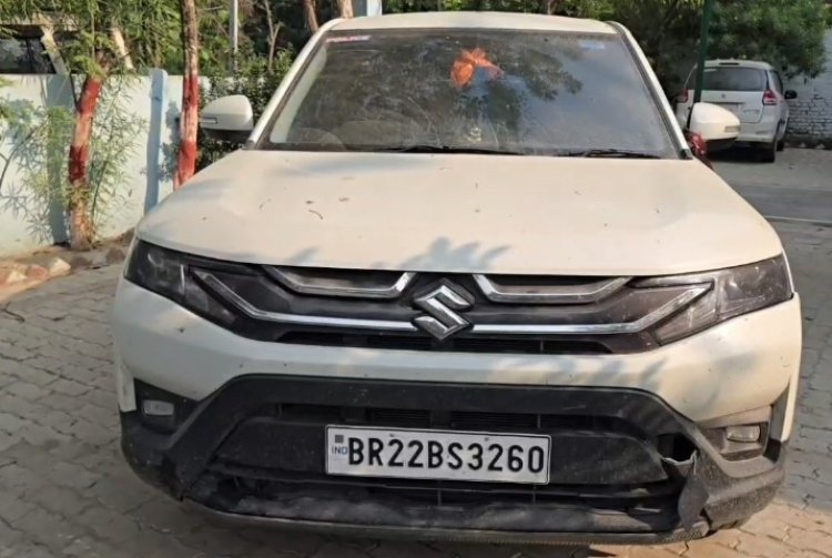 लग्जरी कार से 300 लीटर शराब बरामद, शराब तस्करी करते दो पुलिसकर्मी गिरफ्ता