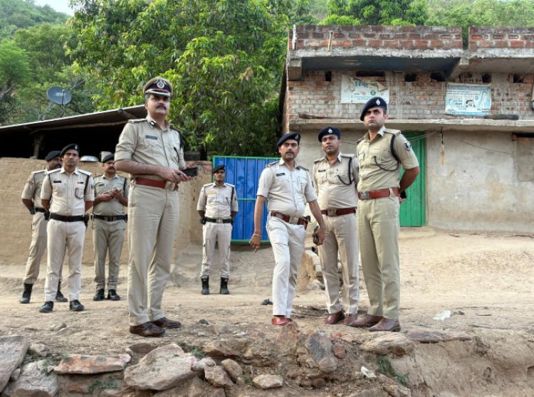 नवादा में पुलिस पर हमले के बाद एक्शन मोड में मगध रेंज के आईजी विकास वैभव, बोले- किसी भी कीमत पर दोषियों को बख्शा नहीं जाएगा