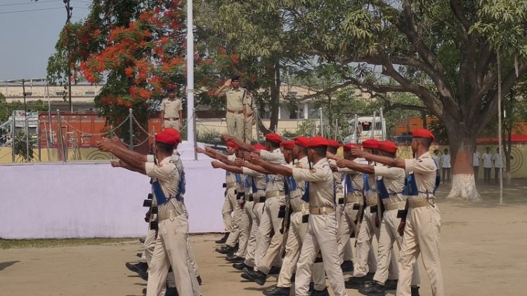 परेड की सलामी ली गई एवं परेड का विधिवत निरीक्षण किया गया