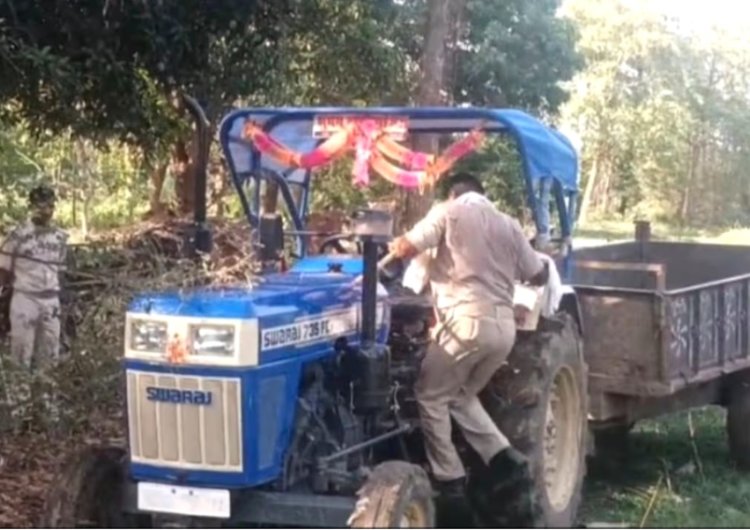 नवादा में बालू माफियाओं ने छापेमारी करने गई खनन विभाग और पुलिस टीम पर किया हमला, फायरिंग कर छुड़ाया ट्रैक्टर, आधा दर्जन आरोपियों के खिलाफ केस दर्ज