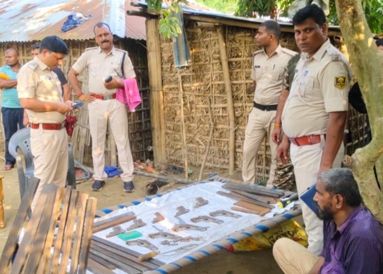 पूर्णिया में बिहार और बंगाल एसटीएफ की बड़ी कार्रवाई, पत्तल फैक्ट्री की आड़ में चल रही अवैध मिनी गन फैक्ट्री का खुलासा, चार गिरफ्तार