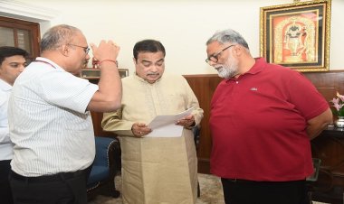 दियारा में दीघा-सोनपुर छह लेन पुल के पास एप्रोच रोड रैम्प निर्माण की मांग लेकर पप्पू यादव ने नितिन गडकरी से मिले