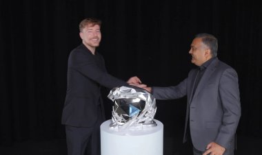 यूटूबेर mrBeast को मिला क्रिस्टल प्ले बटन