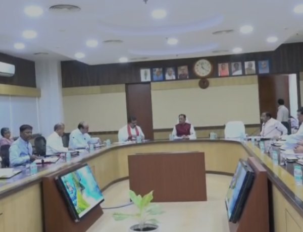 रायपुर में साय कैबिनेट की बैठक, कई एजेंडों पर मुहर लगने की संभावना, अधिकारियों, कर्मचारियों के तबादलों से हट सकती है रोक