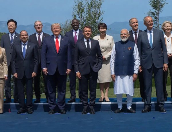 प्रधान मंत्री नरेंद्र मोदी  52वें G7 शिखर सम्मेलन में हिस्सा बने ।