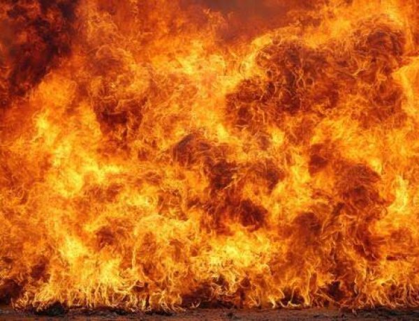 उत्तर प्रदेश के टोल प्लाज़ा में लगी भीषण आग, फिर धमाका, सात लोग हुए घायल