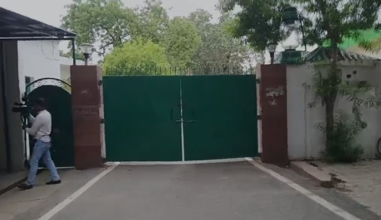 लालू-राबड़ी के बाद अब तेजस्वी ने लौटाई सरकारी सुरक्षा, 10 सर्कुलर रोड पर पसरा सन्नाटा, शक्ति यादव बोले-बीच सड़क में गोली मरवा दें ?