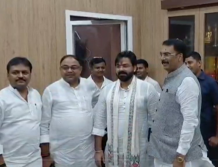भोजपुरी स्टार पवन सिंह पहुंचे बीजेपी दफ्तर, सीएम सम्राट चौधरी से की मुलाकात, पार्टी ने बनाया एमएलसी उम्मीदवार, इस दिन करेंगे नामांकन