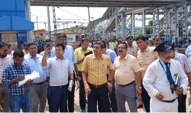 श्रावणी मेला को लेकर DRM मनीष कुमार गुप्ता ने सुल्तानगंज रेलवे स्टेशन का किया निरीक्षण,  अधिकारियों को 15 जुलाई तक सभी तैयारियां पूरा करने का निर्देश