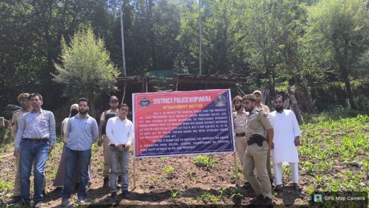 कुपवाड़ा में पुलिस की बड़ी कार्रवाई : 'टेरर फंडिंग' से बनी आरोपी शाकिर खान की संपत्ति कुर्क