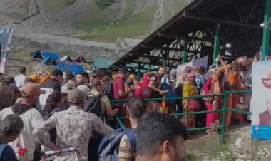 अमरनाथ यात्रा: 4,812 श्रद्धालुओं का तीसरा जत्था जम्मू से रवाना, दूसरे जत्थे ने शुरू की पवित्र गुफा की चढ़ाई