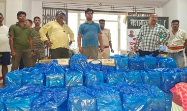 डुमरी चेकपोस्ट पर उत्पाद विभाग ने सब्ज़ी लदे पिकअप वाहन से 108 पेटी अंग्रेजी शराब किया जब्त, चालक गिरफ्तार
