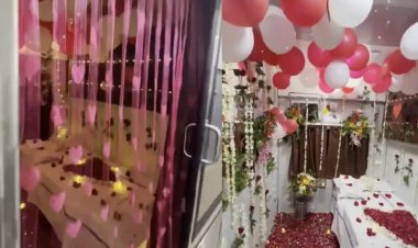 ट्रेन के फर्स्ट AC कूपे में 'प्राइवेट डेकोरेशन', टिकट चेकर सस्पेंड!