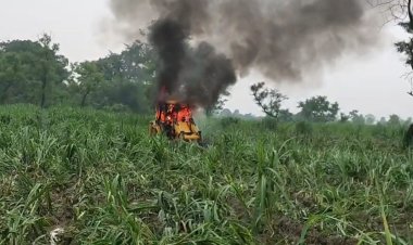 वाल्मीकि टाइगर रिजर्व में अतिक्रमण हटाने गई टीम पर हिंसक हमला, ग्रामीणों ने फूंक डाली JCB; कई घायल