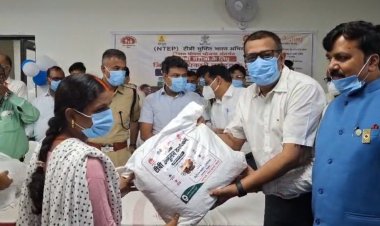 15 दिनों में 3000 से अधिक लोगों की टीबी स्कैनिंग, सासाराम में डीएम और एसपी की मौजूदगी में फूड बास्केट वितरण