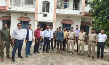 जमुई में गुड्डू यादव से जुड़े 25 ठिकानों पर EOU की बड़ी कार्रवाई, 5 गिरफ्तार; ₹34.19 लाख नकद, हथियार और सरकारी दस्तावेज बरामद