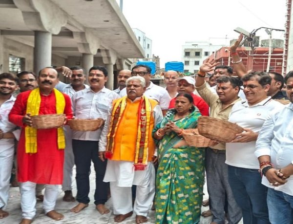 तारापीठ में मां तारा के दर्शन-पूजन कर डॉ. प्रेम कुमार ने राज्य एवं देशवासियों के सुख-समृद्धि की कामना की